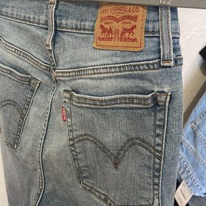 EUC Levi’s Wedgie Skinny jeans size 28